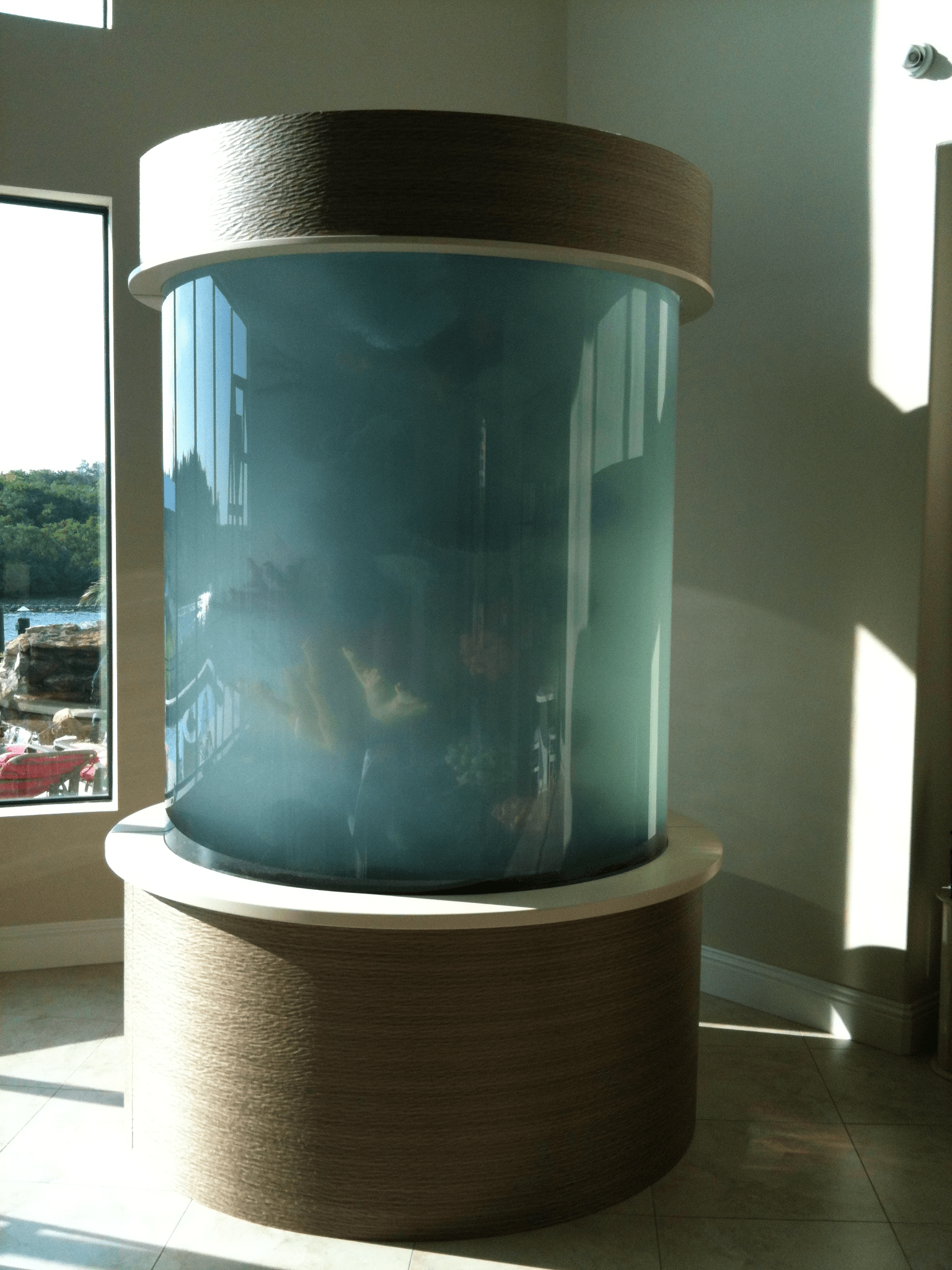 î€€Customî€ Cylinder Aquariums By SeaQuatic Aquariums